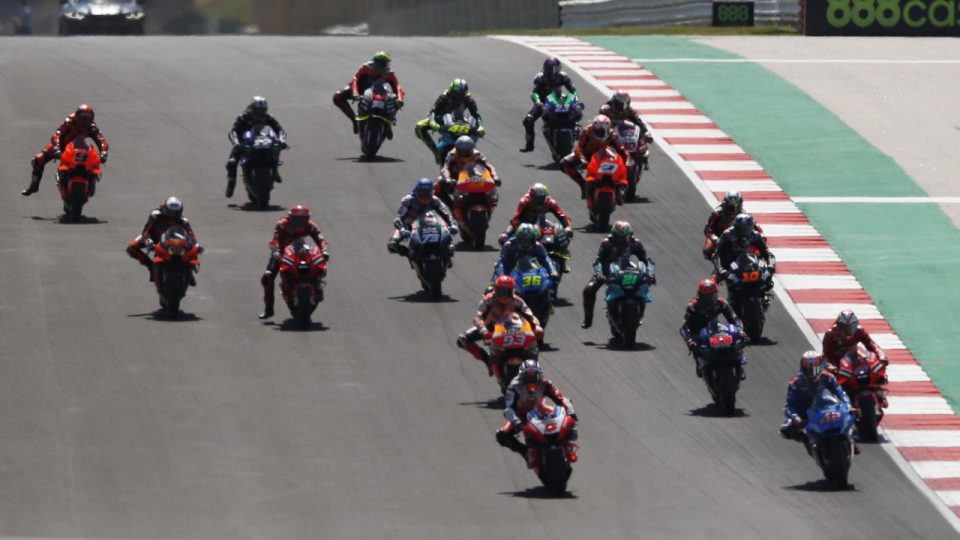 11 milli motosikletçi 3 ülkede piste çıkacak
