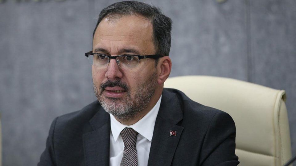 Bakan Kasapoğlu’ndan milli eskrimci Aleyna Ertürk’e tebrik