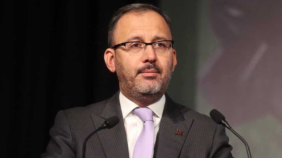 Bakan Kasapoğlu’ndan milli kick boksçulara tebrik