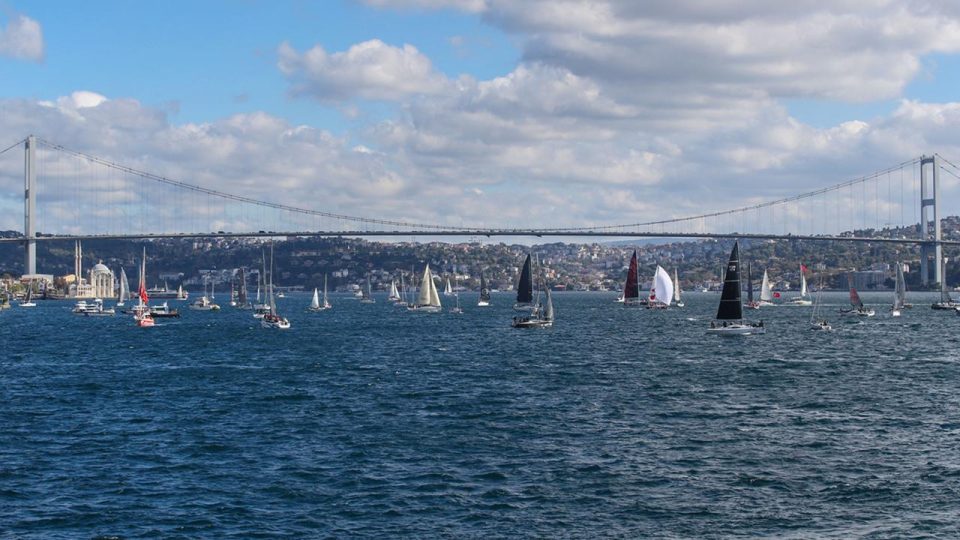 Uluslararası Yat Yarışları Cumhuriyet Kupası İstanbul Boğazı’nda yapıldı