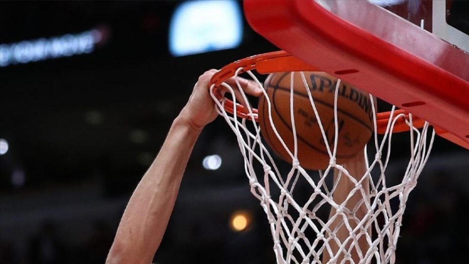 Lakers, Blazers’ı 25 sayı geriden gelerek mağlup etti